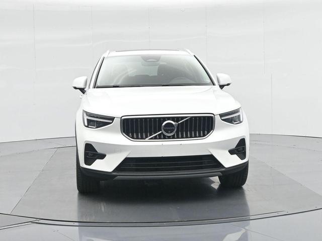 Photo of 2025 Crystal White Pearl Volvo XC40