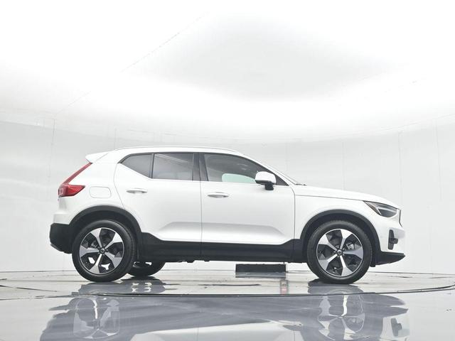 Photo of 2025 Crystal White Pearl Volvo XC40