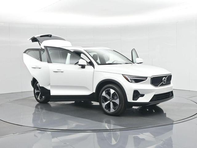 Photo of 2025 Crystal White Pearl Volvo XC40