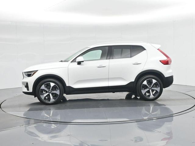 Photo of 2025 Crystal White Pearl Volvo XC40