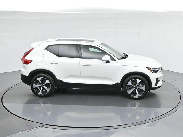 Photo of 2025 Crystal White Pearl Volvo XC40