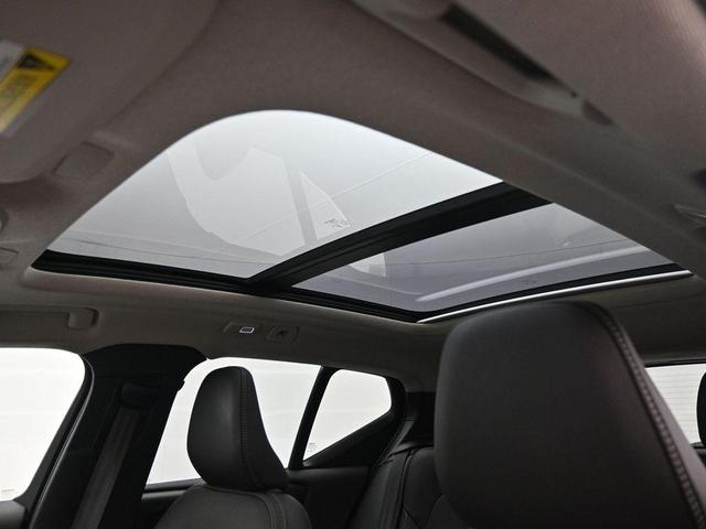 Photo of 2025 Crystal White Pearl Volvo XC40