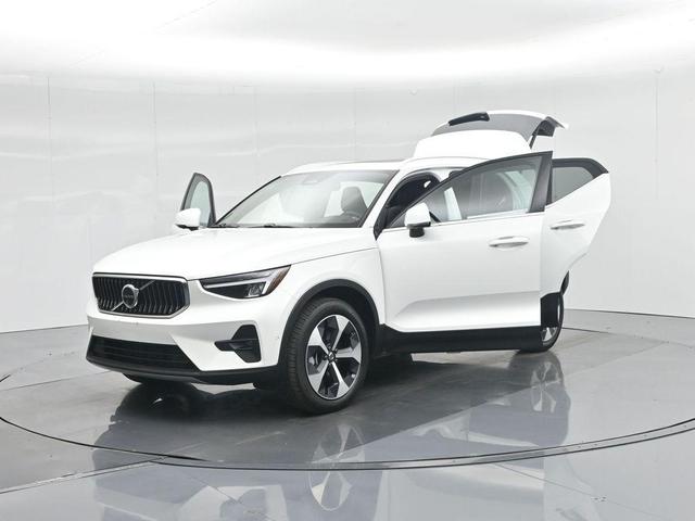 Photo of 2025 Crystal White Pearl Volvo XC40