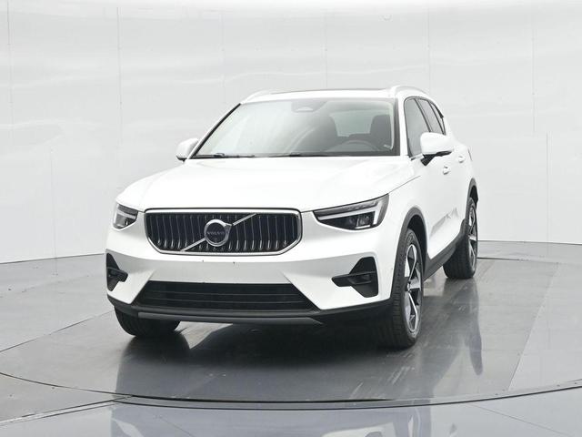Photo of 2025 Crystal White Pearl Volvo XC40