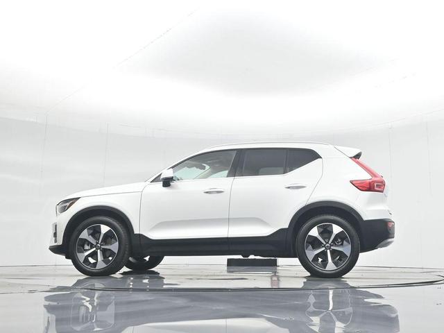 Photo of 2025 Crystal White Pearl Volvo XC40