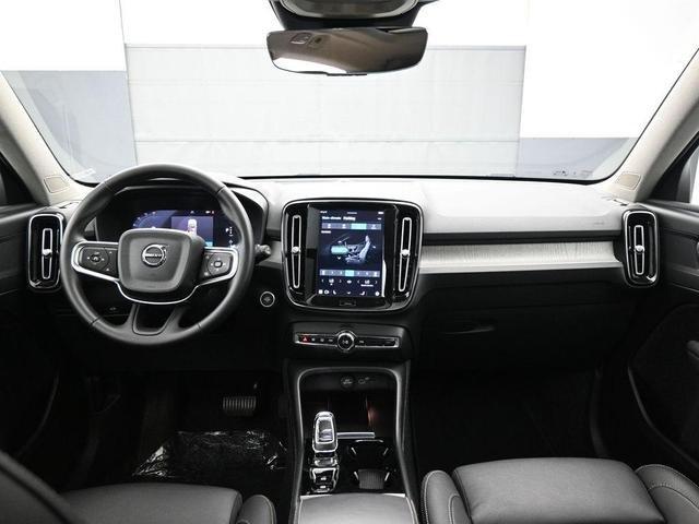 Photo of 2025 Crystal White Pearl Volvo XC40