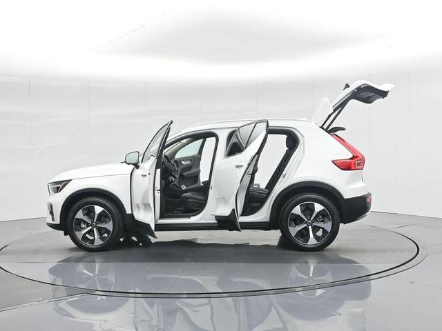 Photo of 2025 Crystal White Pearl Volvo XC40
