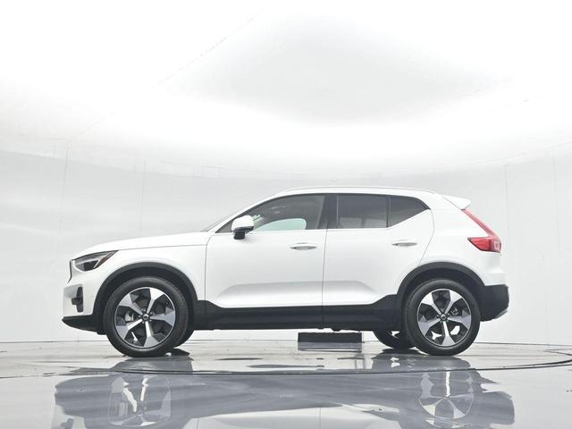 Photo of 2025 Crystal White Pearl Volvo XC40