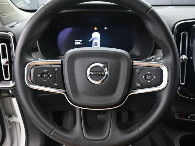 Photo of 2025 Crystal White Pearl Volvo XC40