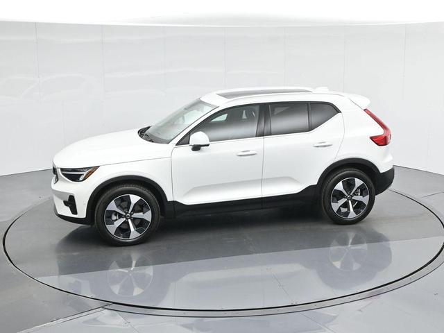 Photo of 2025 Crystal White Pearl Volvo XC40