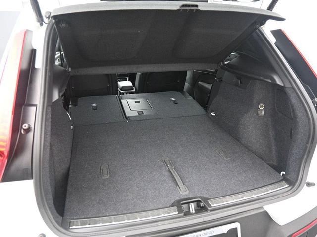 Photo of 2025 Crystal White Pearl Volvo XC40