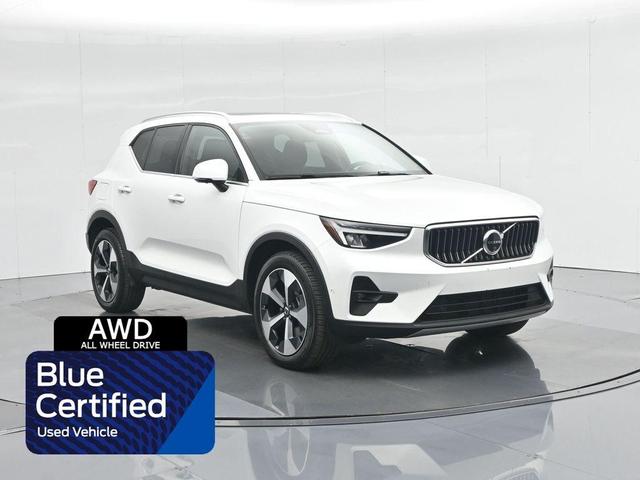 Photo of 2025 Crystal White Pearl Volvo XC40
