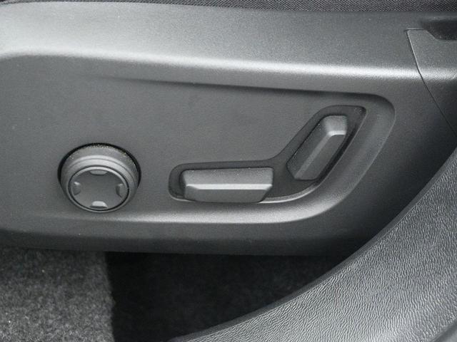 Photo of 2025 Crystal White Pearl Volvo XC40