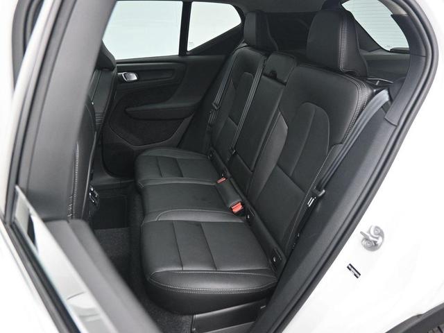 Photo of 2025 Crystal White Pearl Volvo XC40
