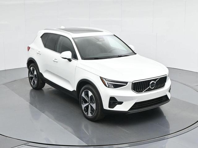Photo of 2025 Crystal White Pearl Volvo XC40