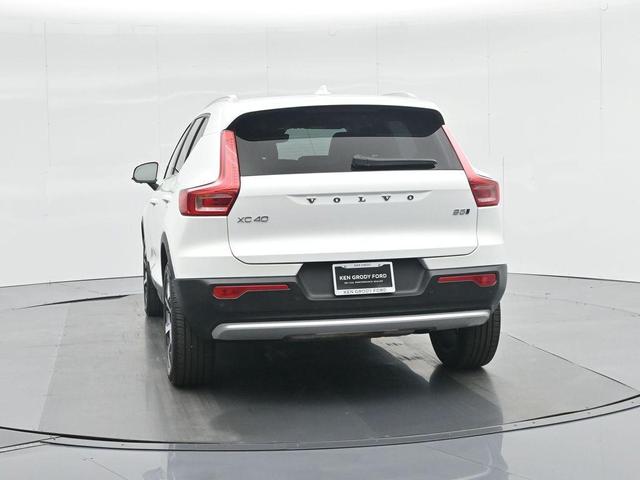 Photo of 2025 Crystal White Pearl Volvo XC40