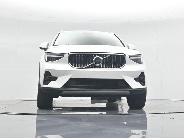 Photo of 2025 Crystal White Pearl Volvo XC40