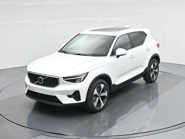 Photo of 2025 Crystal White Pearl Volvo XC40