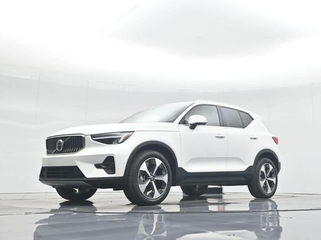 Photo of 2025 Crystal White Pearl Volvo XC40