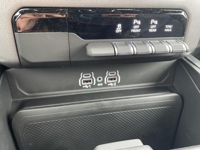 Photo of 2025 Billet Silver Metallic Clearcoat RAM 1500