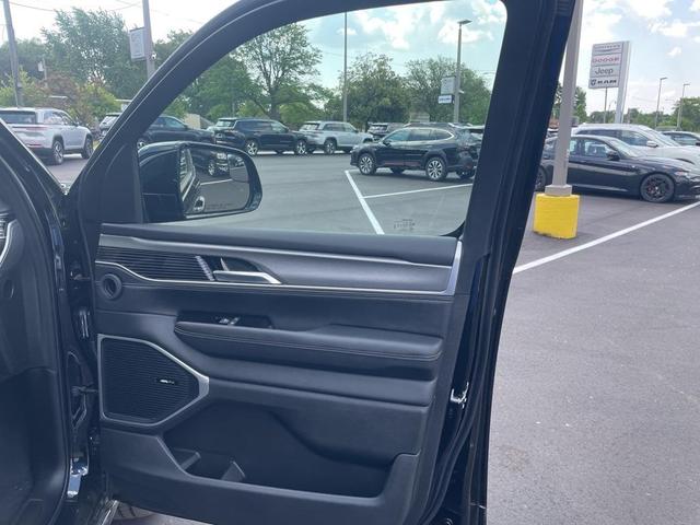 Photo of 2025 Diamond Black Jeep Wagoneer