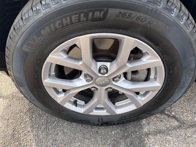 Photo of 2021 Silver Zynith Jeep Grand Cherokee L