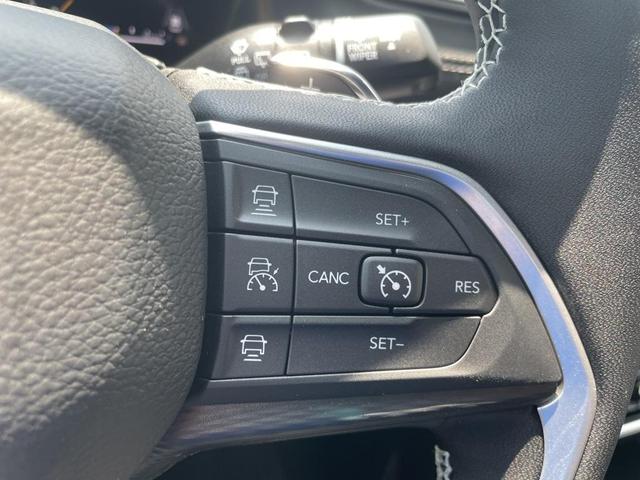 Photo of 2025 Bright White Clearcoat Jeep Grand Cherokee L