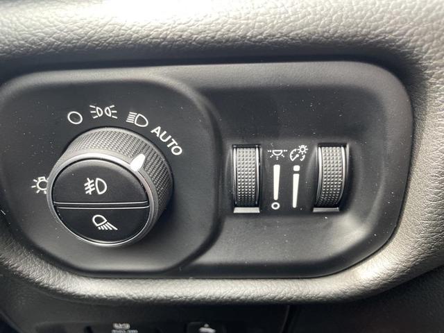 Photo of 2025 Bright White Clearcoat RAM 1500