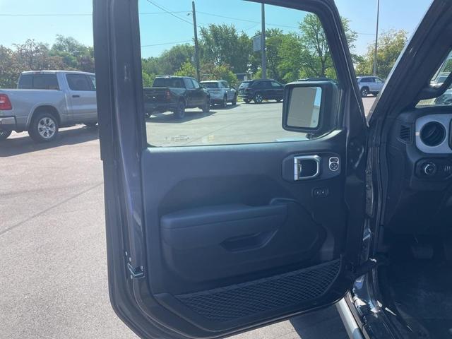 Photo of 2025 Granite Crystal Clearcoat Metallic Jeep Wrangler