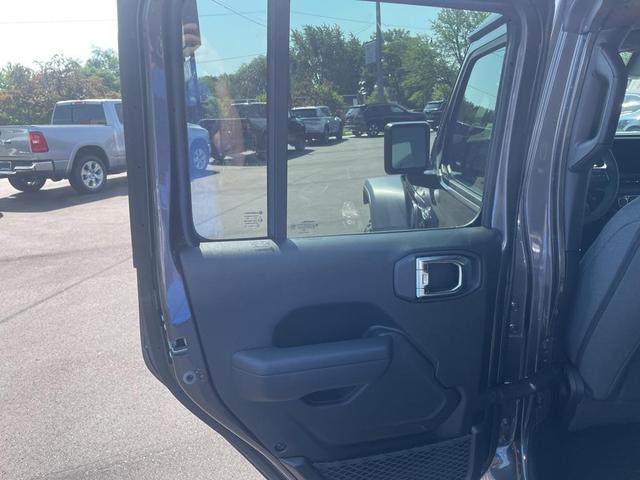 Photo of 2025 Granite Crystal Clearcoat Metallic Jeep Wrangler