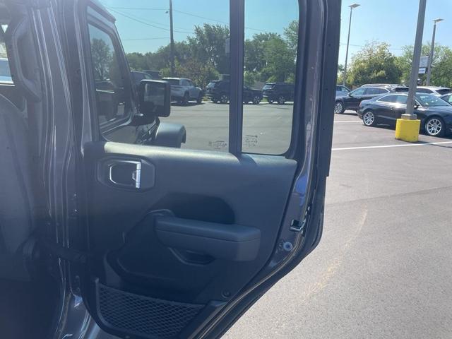 Photo of 2025 Granite Crystal Clearcoat Metallic Jeep Wrangler