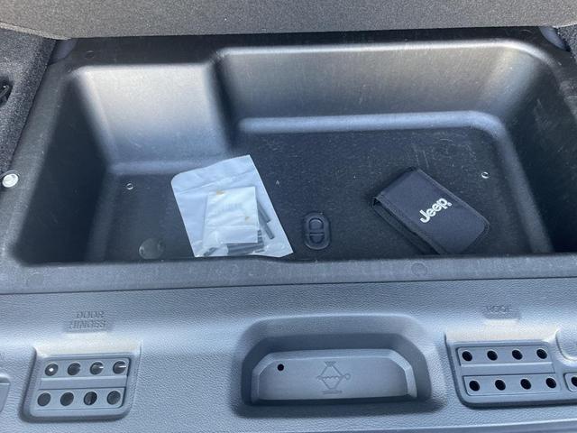 Photo of 2025 Granite Crystal Clearcoat Metallic Jeep Wrangler