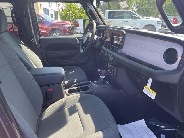 Photo of 2025 Granite Crystal Clearcoat Metallic Jeep Wrangler