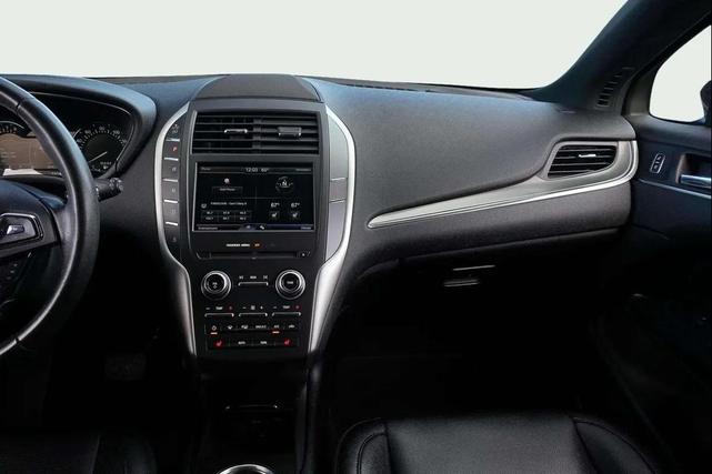 Photo of 2015 Tahitian Pearl Metallic Lincoln MKC