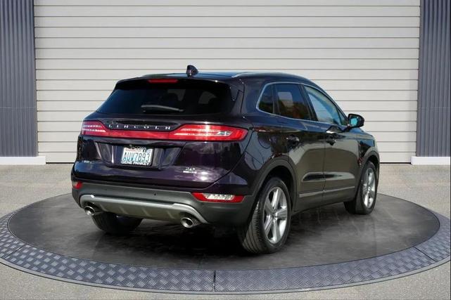 Photo of 2015 Tahitian Pearl Metallic Lincoln MKC
