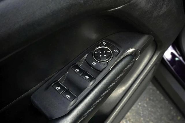 Photo of 2015 Tahitian Pearl Metallic Lincoln MKC