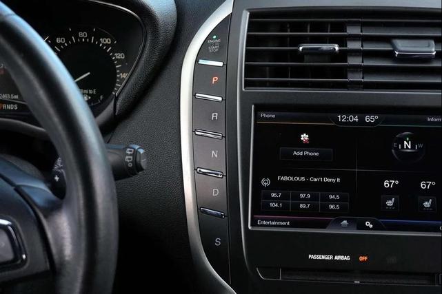 Photo of 2015 Tahitian Pearl Metallic Lincoln MKC