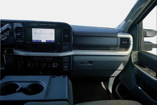 Photo of 2024 Oxford White Ford F-250