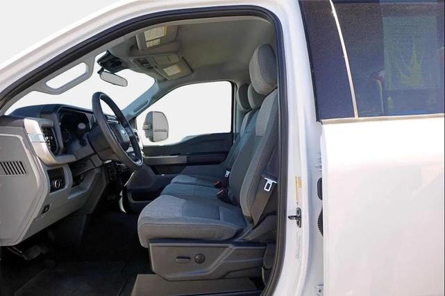 Photo of 2024 Oxford White Ford F-250