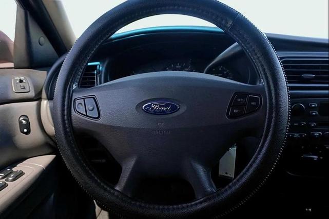 Photo of 2002 Matador Red Clearcoat Metallic Ford Taurus
