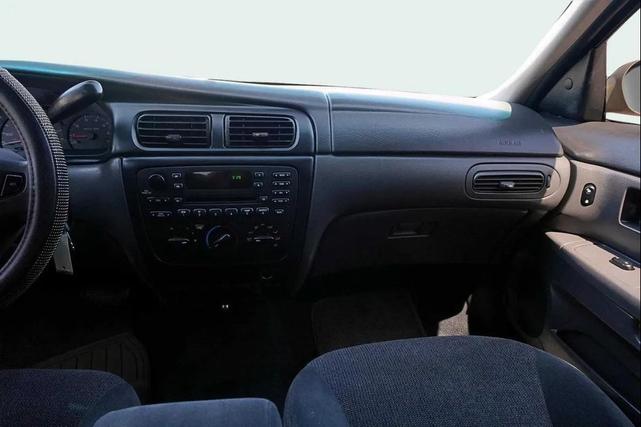 Photo of 2002 Matador Red Clearcoat Metallic Ford Taurus