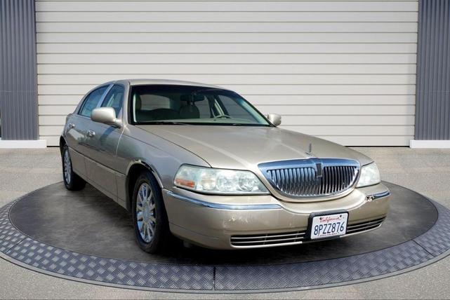 2004 Lincoln Town Car