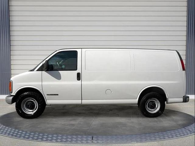 Photo of 1997 White GMC Savana 2500