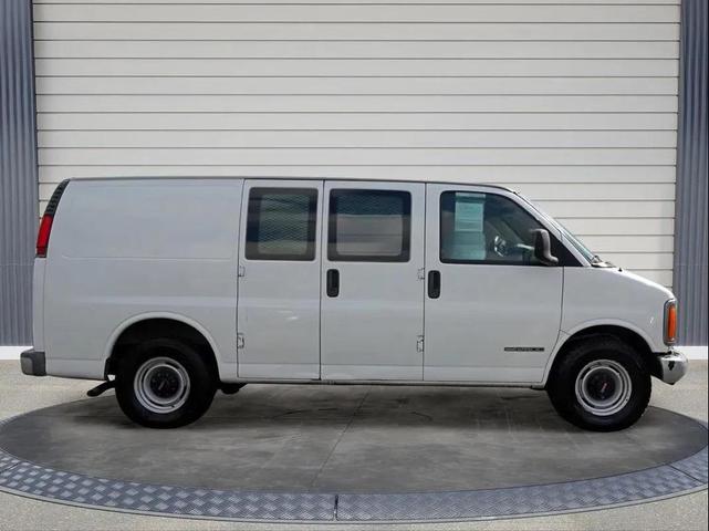 Photo of 1997 White GMC Savana 2500