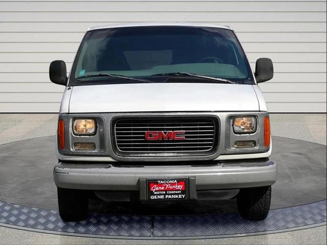 Photo of 1997 White GMC Savana 2500
