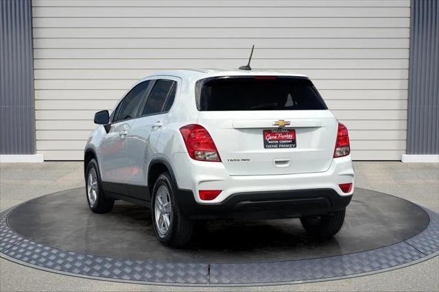 Photo of 2017 White Chevrolet Trax