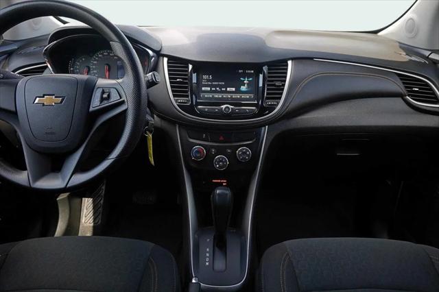 Photo of 2017 White Chevrolet Trax