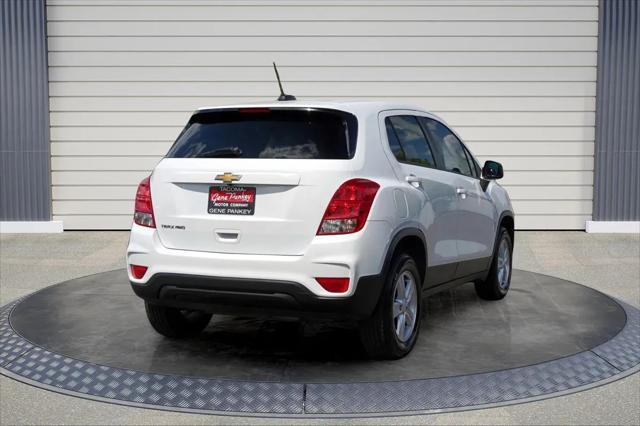 Photo of 2017 White Chevrolet Trax