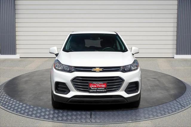 Photo of 2017 White Chevrolet Trax