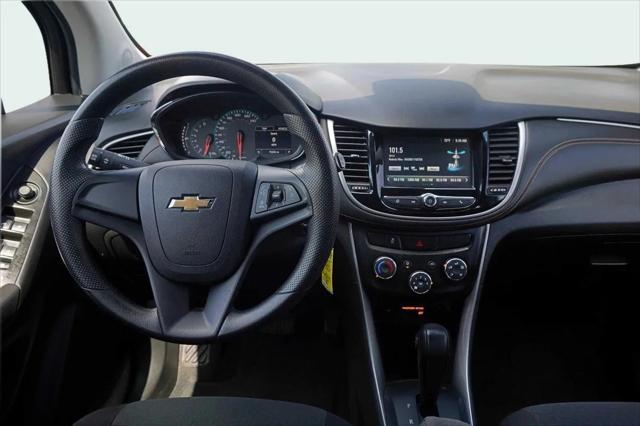 Photo of 2017 White Chevrolet Trax